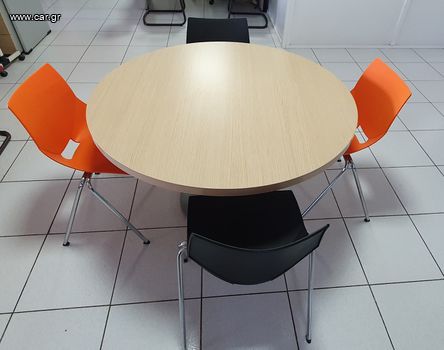 Στρόγγυλο τραπέζι sato με 4 καρέκλες