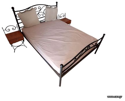 Διπλό καγκέλινο κρεβάτι με στρώμα MEDIASTROM και 2 κομοδίνα