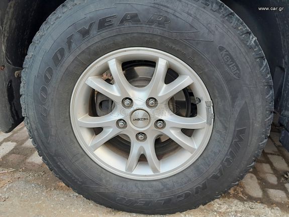 Goodyear wrangler A/T 235/85R16 DOT3720