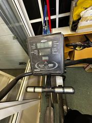 ελλειπτικό μηχανημα γυμναστικής