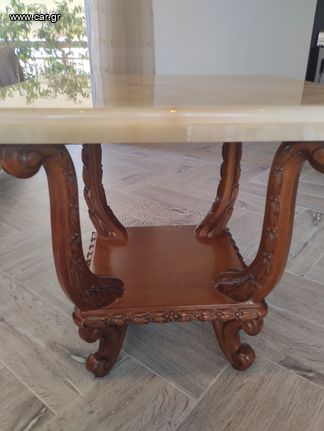 Τραπεζάκι βοηθητικό