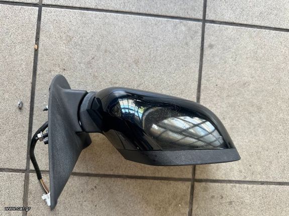 Πωλείται μεταχειρισμένος δεξιός καθρέπτης ηλεκτρικά αναδιπλώμενος για Nissan Micra K13