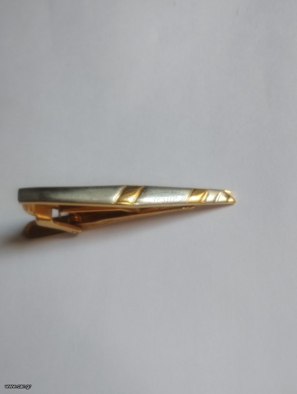 καρφίτσα γραβάτας (tie clip)