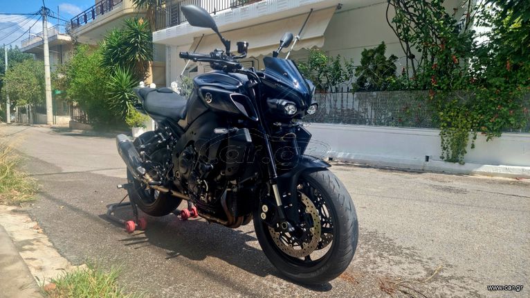 Yamaha MT-10 '23 TECH BLACK