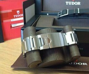 TUDOR Heritage Black Bay-thumb-2