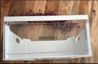 Ένα καινούργιο συρτάρι κατάψυξης Freeze Box Κωδικός W11226569: Μήκος 42cm - Βάθος 21cm - Ύψος 18cm για τον ψυγειοκαταψύκτη Whirlpool W7 832T MX H