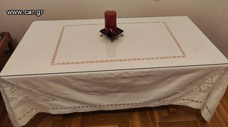 Τραπέζι σαλονιού