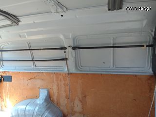 Hyundai H-1-thumb-1