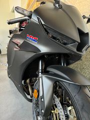 Honda CBR 600RR 2026 ABS-thumb-1