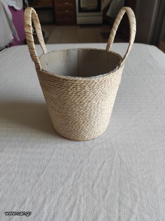 Διακοσμητικό πλεκτό καλάθακι με λαβές