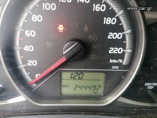 Toyota Yaris 2014-thumb-5