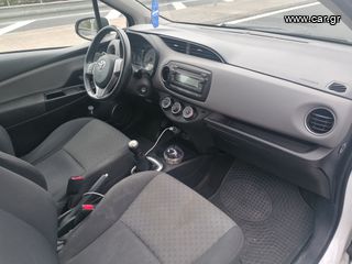 Toyota Yaris 2014-thumb-8