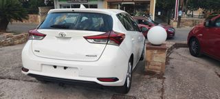 Toyota Auris 2017-thumb-6