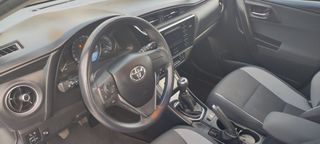 Toyota Auris 2017-thumb-9