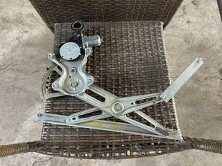 ΓΡΥΛΟΣ ΠΑΡΑΘΥΡΟΥ ΕΜΠΡΟΣ ΔΕΞΙΑ (ΣΥΝΟΔΗΓΟΥ) TOYOTA YARIS 2005-2011