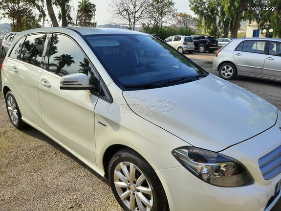 Mercedes-Benz B 200 '12