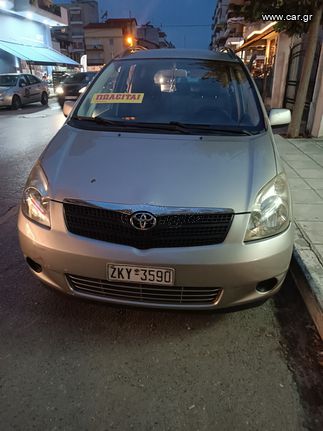 Toyota Corolla Verso '04