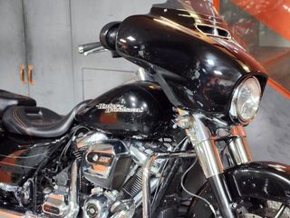Harley Davidson Street Glide 2017 FLHX-thumb-2