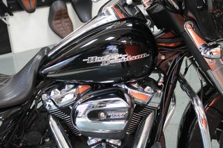 Harley Davidson Street Glide 2017 FLHX-thumb-5