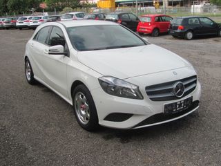 Mercedes-Benz A 180 2016-thumb-1