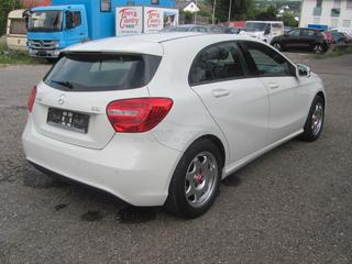 Mercedes-Benz A 180 2016-thumb-2