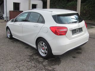 Mercedes-Benz A 180 2016-thumb-3