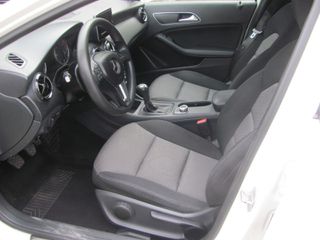 Mercedes-Benz A 180 2016-thumb-7