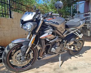 Triumph Street Triple RS 2017 Street triple 765 rs