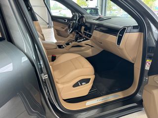 Porsche Cayenne 2021 E HYBRID PLUG IN / PANORAMA-thumb-31
