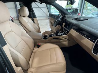 Porsche Cayenne 2021 E HYBRID PLUG IN / PANORAMA-thumb-27
