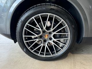 Porsche Cayenne 2021 E HYBRID PLUG IN / PANORAMA-thumb-41