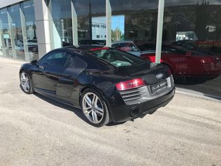 Audi R8 2013 5.2 FSI V10 Plus Coupe quattro S tronic-thumb-2