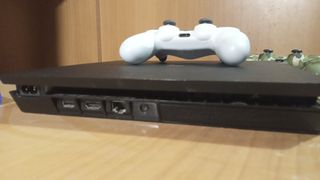 PS4 Slim 1TB ed.