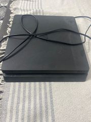 PS4 slim 1 TB