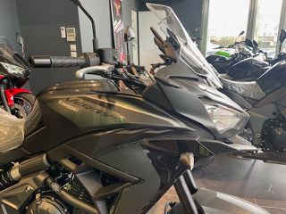 Kawasaki Versys 650 '24 67PS Metal. Spark Black/Metal. Flat Spark Black ΠΡΟΣΦΟΡΑ -600€!