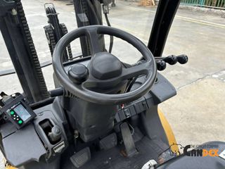CAT 2011 GP25N-thumb-7