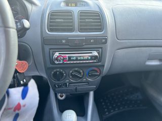 Hyundai Accent 2004-thumb-9
