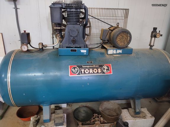 Builder pneumatic compressors-air compressors '03 TOROS 500/750 Τριφασικός με ιμάντα 380 Volt. Ισχύς 5,5