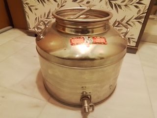 Ανοξείδωτο Δοχείο  λαδιού  με Ανοξείδωτο βρύσακι