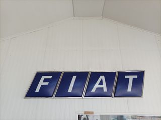 ΕΠΙΓΡΑΦΗ ΦΩΤΙΖΟΜΕΝΗ FIAT