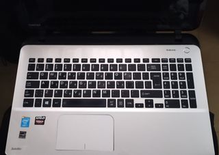 TOSHIBA SATELLITE L50-B 15.6'' INTEL CORE I7-4510U 8GB 500GB SSD AMD R7 M260