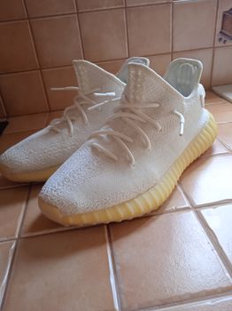 Yeezy Boost 350v2 Cream White