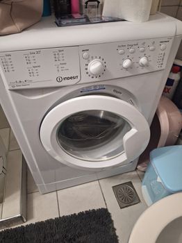 Πωλείται πλυντήριο Indesit