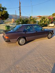 Mercedes-Benz E 180 1992-thumb-5