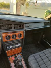 Mercedes-Benz E 180 1992-thumb-9