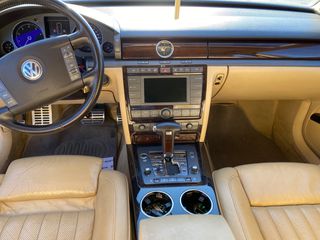 Volkswagen Phaeton 2004-thumb-8