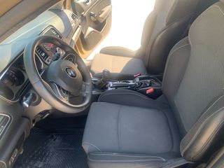 Renault Megane 2018-thumb-4