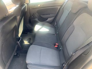 Renault Megane 2018-thumb-5