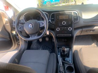 Renault Megane 2018-thumb-6