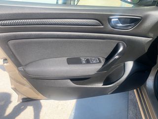 Renault Megane 2018-thumb-8